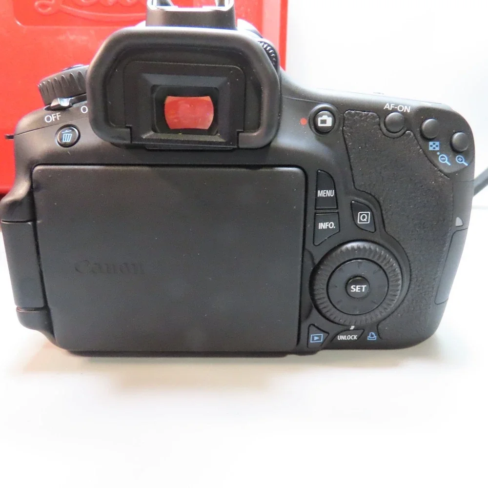 Canon EOS 60D 18.0MP Digital SLR Camera Body‎ 【MINT w/Leica Hard Case 】